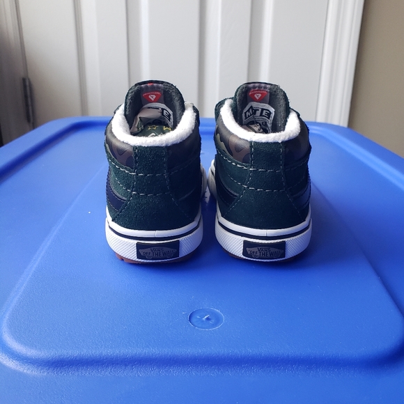 Vans - Picture 3 of 5